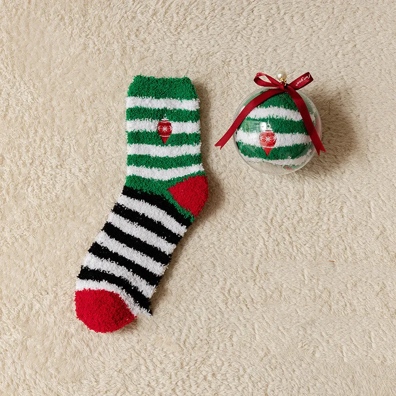 Xristougenniatikes - kaltses-dwro-gunaika-kosmima-online-xmas-gift-xmas-socks (9) Christmas Socks Gift Ball - Green - Image 1
