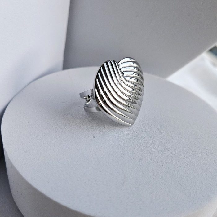 Δαχτυλίδι Ρυθμιζόμενο Καρδιά Ριγέ - Ασημί - Image 2