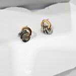 Σκουλαρίκια Κουμπωτά με Κρεμαστά Κρικάκια - Δίχρωμο