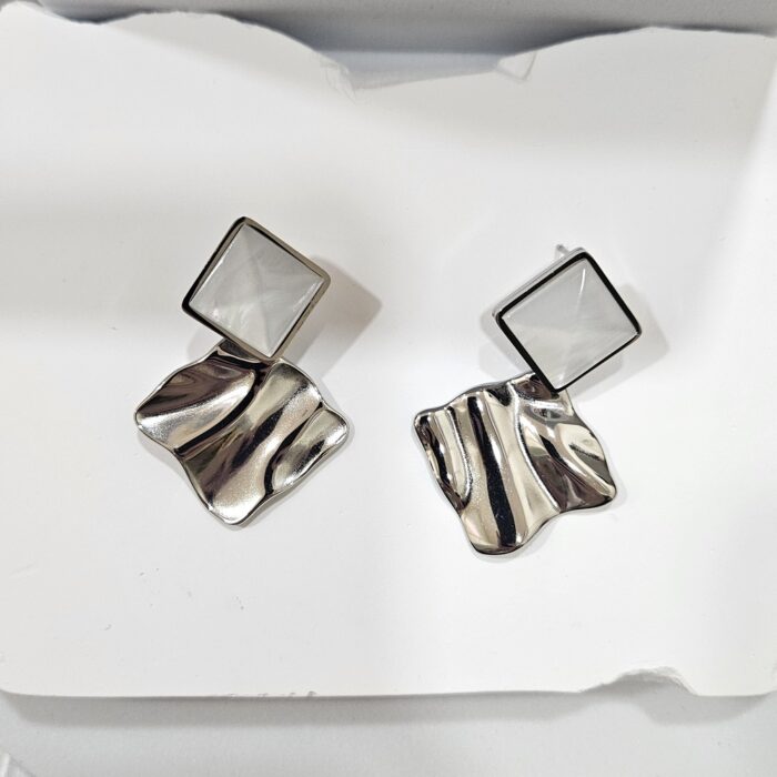 Σκουλαρίκια Κουμπωτά με Πλακέτα και Πέτρα Λευκή Ρόμβος - Image 2