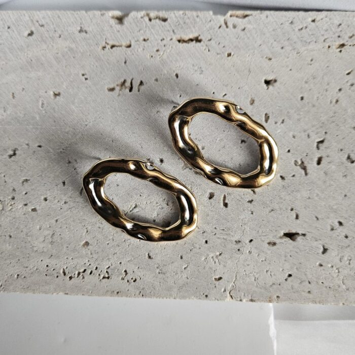 Σκουλαρίκια Κουμπωτά Οβάλ Χρυσά με Ασημί Λεπτομέρειες - Image 2