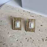 Σκουλαρίκια Κουμπωτά Παραλληλόγραμμα με Λευκή Πέτρα - Χρυσό