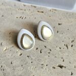 Σκουλαρίκια Κουμπωτά Με Πέτρα Οβαλ - Άσπρο