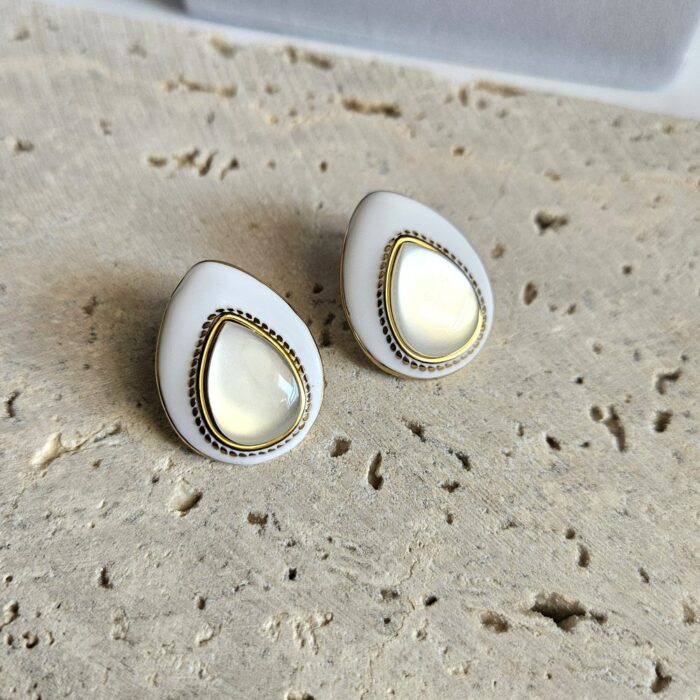 Σκουλαρίκια Κουμπωτά Με Πέτρα Οβαλ - Άσπρο - Image 2