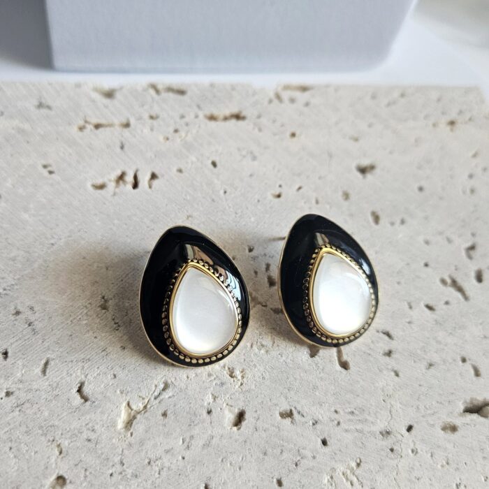 Σκουλαρίκια Κουμπωτά Με Πέτρα Οβαλ - Μαύρο - Image 2