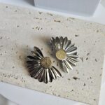 Σκουλαρίκια Κουμπωτά Half Flowers- Δίχρωμα