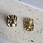 Σκουλαρίκια Κλιπ Πλακέτα με Λευκή Πέτρα - Χρυσό - Image 2