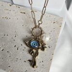 Κολιέ με Αλυσίδα Κρεμαστό Ματάκι και Περλίτσα - Χρυσό