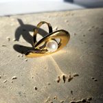 Δαχτυλίδι Ρυθμιζόμενο Drop με Λευκή Πέρλα - Χρυσό