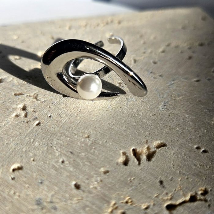 Δαχτυλίδι Ρυθμιζόμενο Drop με Λευκή Πέρλα - Ασημί - Image 3
