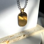 Κολιέ Πλακέτα Χρυσή με Ασημί Αλυσίδα