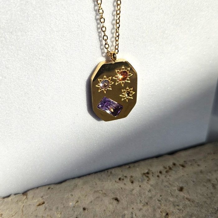 Κολιέ Πλακέτα Χρυσή με Ροζ Μωβ Λεπτομέρειες - Χρυσό - Image 2