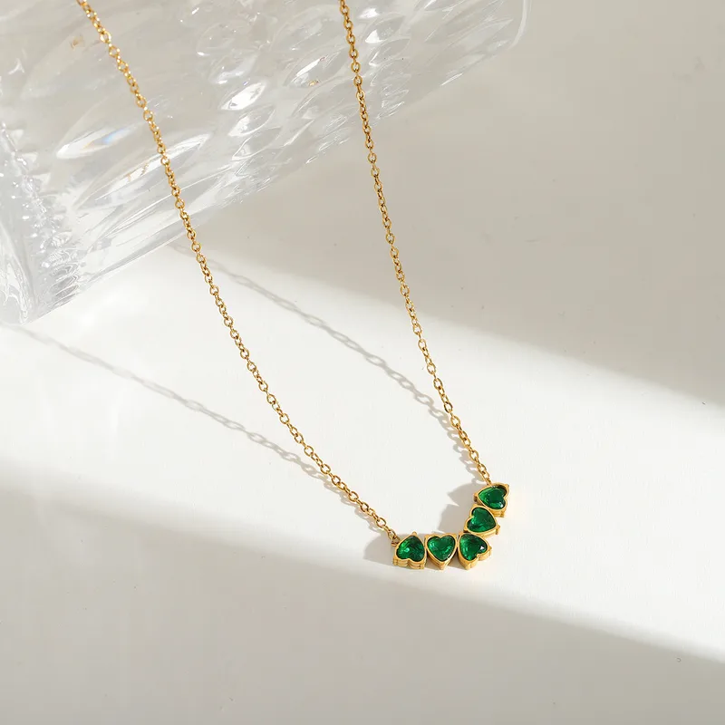 Wholesale-Jewelry-Casual-Cute-Artistic-Heart-Shape-304-Stainless-Steel-Zircon-18K-Gold-Plated-Plating-Inlay-Cable-Chain-Pendant-Necklace-2 Κολιέ V Hearts Πράσινο - Χρυσό - Image 1