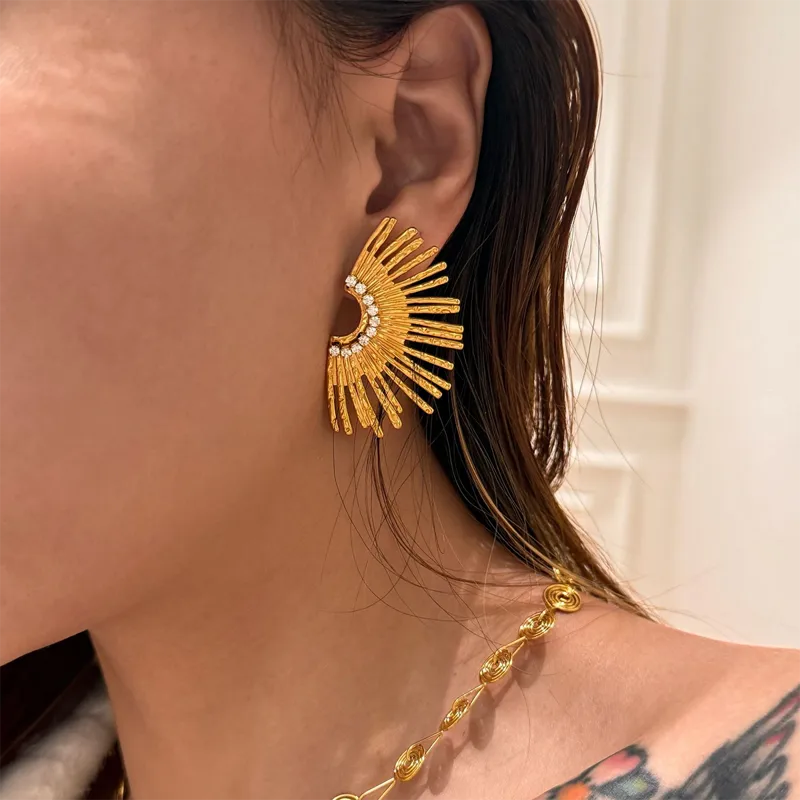 skoularikia-gunaikeia-atsalina-kosmima-onlien (10) Σκουλαρίκια Kουμπωτά Sunrise - Χρυσό - Image 1