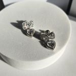 Σκουλαρίκια Κουμπωτά με Φιόγκο και Καρδιά με Στρας - Ασημί