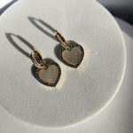 Σκουλαρίκια Κρικάκια με Κρεμαστές Καρδιές και Στρας - Χρυσό - Image 3