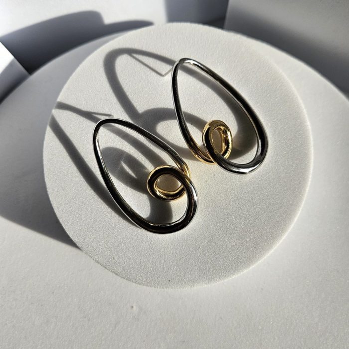 Σκουλαρίκια Κουμπωτά Οβαλ Καμπυλωτά - Δίχρωμο - Image 3