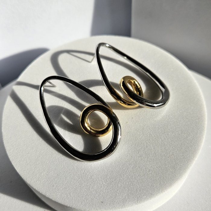 Σκουλαρίκια Κουμπωτά Οβαλ Καμπυλωτά - Δίχρωμο - Image 2