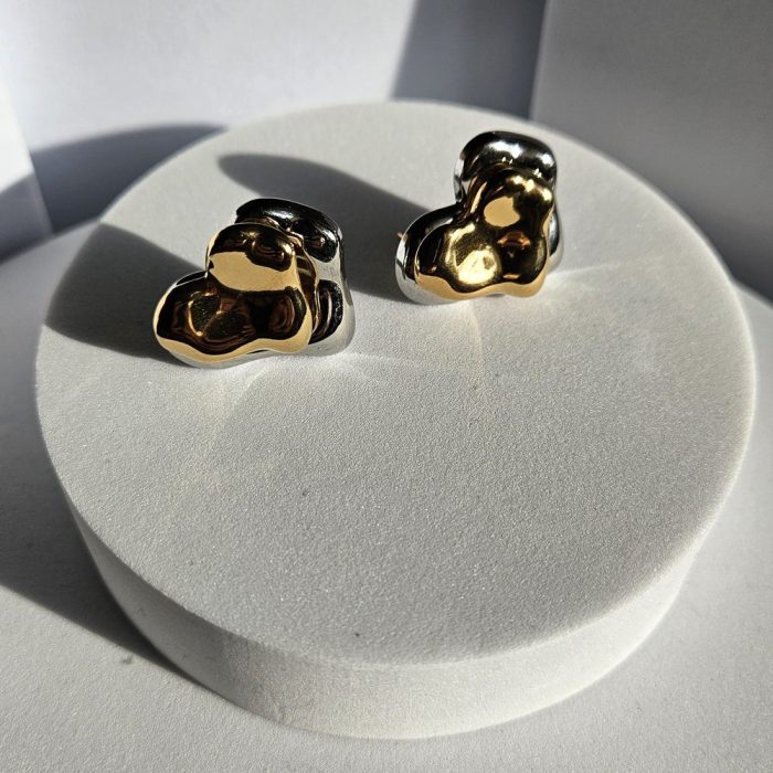 Σκουλαρίκια Κουμπωτά Καρδιές - Δίχρωμα - Image 2