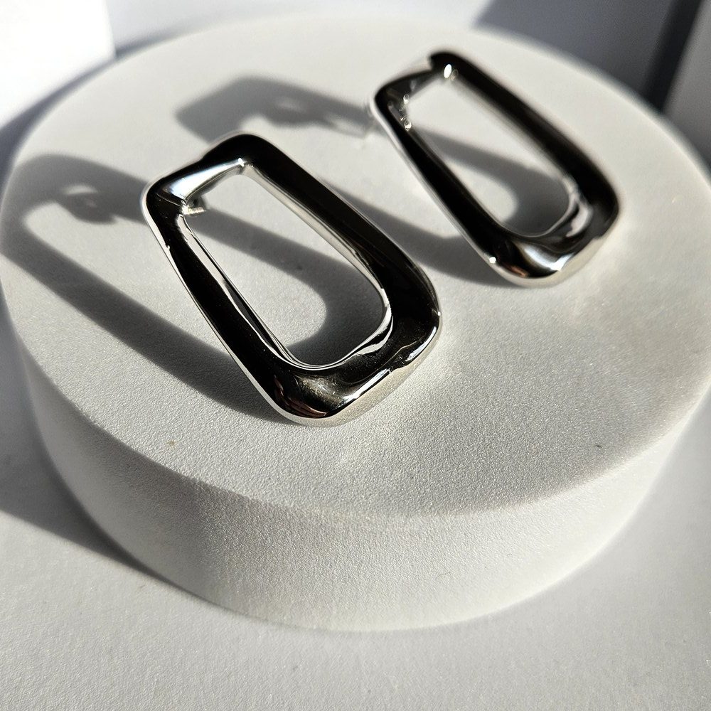 skoularikia-gunaikeia-atsalina-kosmima-online (7) Σκουλαρίκια Κουμπωτά Παραλληλόγραμμα - Ασημί - Image 1