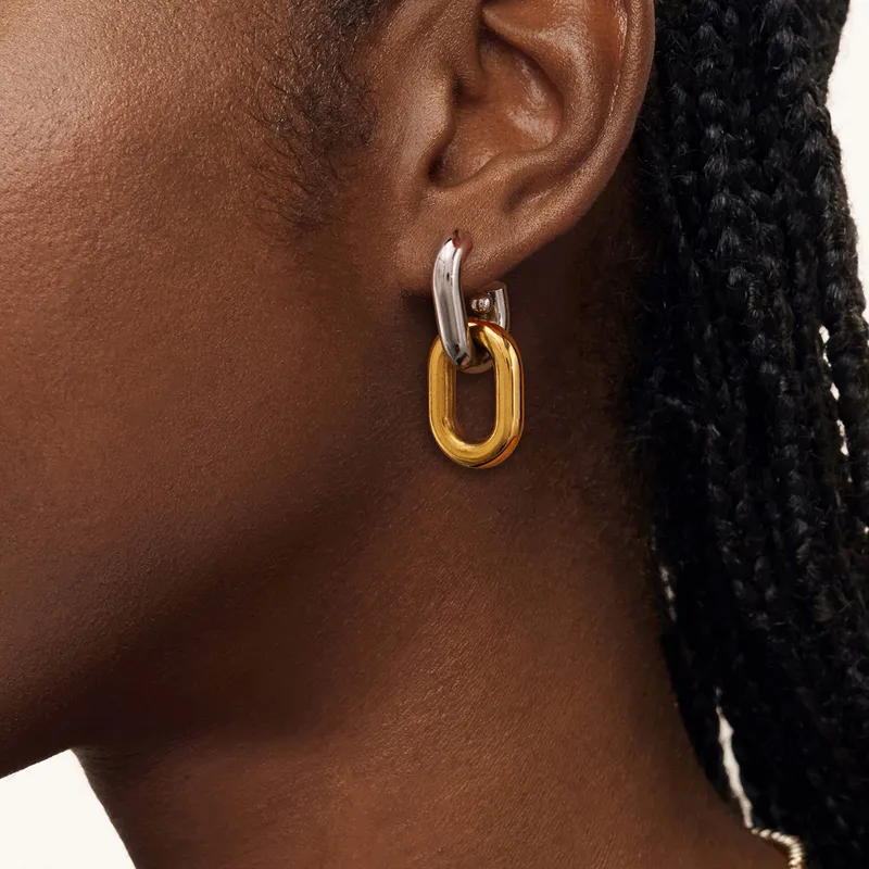 skoularikia-krikoi-koumpwta-gunaikeia-kosmima-online (14) Σκουλαρίκια Κουμπωτά με Κρεμαστό Οβαλ Κρίκο - Δίχρωμα - Image 1