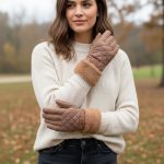 Γυναικεία Γάντια Καπιτονέ με Γουνάκι στο Καρπό - Μπεζ - Image 2