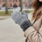 Γυναικεία Γάντια Χνουδωτά με Γουνάκι στο Καρπό - Γκρι