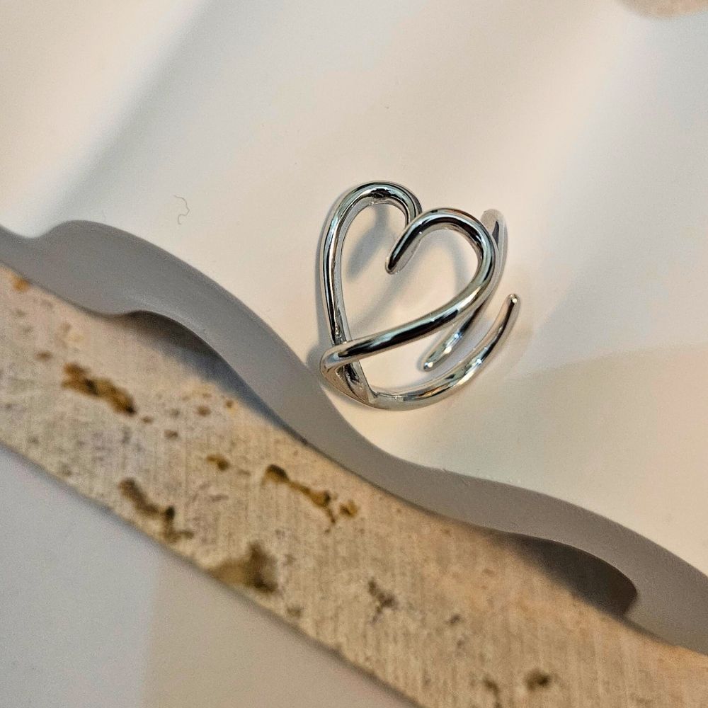 gunaikeio-daxtulidi-atsalino-kosmima-online-one-size (11) Δαχτυλίδι Ρυθμιζόμενο Heart - Ασημί - Image 1