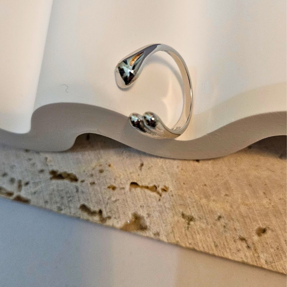 gunaikeio-daxtulidi-atsalino-kosmima-online-one-size (17) Δαχτυλίδι Ρυθμιζόμενο Sienna - Ασημί - Image 1