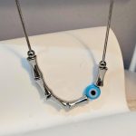 Κολιέ Λεπτή Αλυσίδα με Κυλινδρικές Λεπτομέρειες και Ματάκι - Ασημί