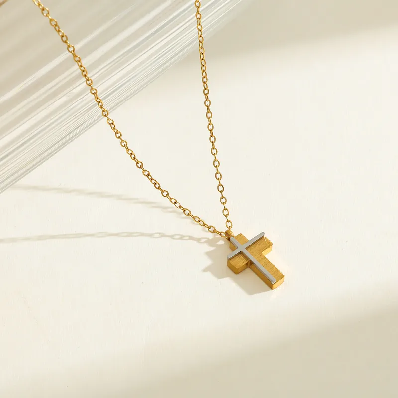 gunaikeio-kolie-atsalino-xriso-asimi-kosmima-online (105) Κολιέ Λεπτή Αλυσίδα Ασύμμετρος Σταυρός - Δίχρωμο - Image 1