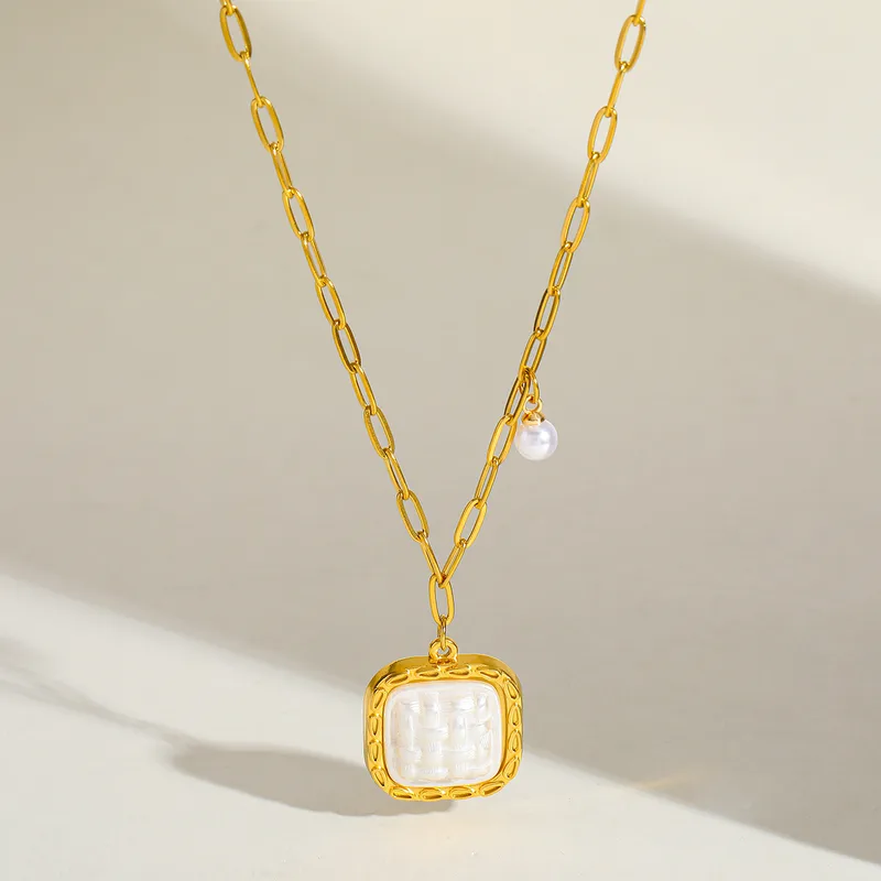 gunaikeio-kolie-atsalino-xriso-asimi-kosmima-online (108) Κολιέ Αλυσίδα με Τετράγωνο Μενταγιόν από Λευκή Πέτρα Frame - Χρυσό - Image 1