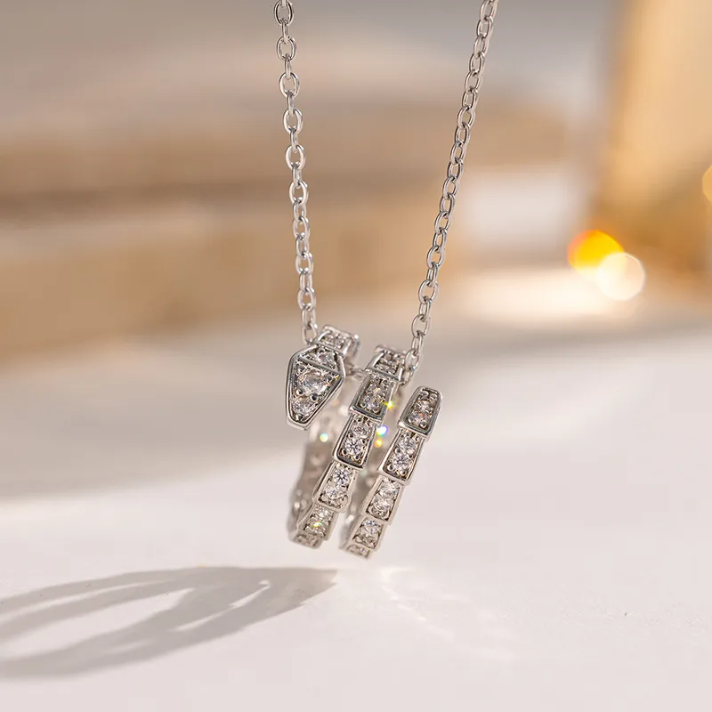 gunaikeio-kolie-atsalino-xriso-asimi-kosmima-online (116) Κολιέ Λεπτή Αλυσίδα Snake Ring με Στρας - Ασημί - Image 1