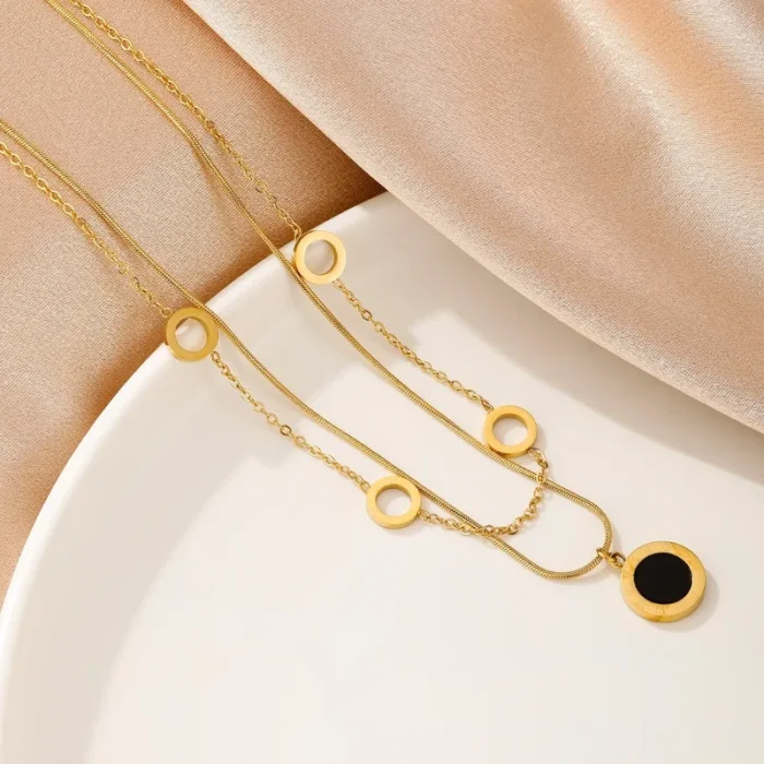Κολιέ Διπλή Αλυσίδα με Κρικάκια και Κρεμαστό Μαύρο Δίσκο - Χρυσό - Image 3
