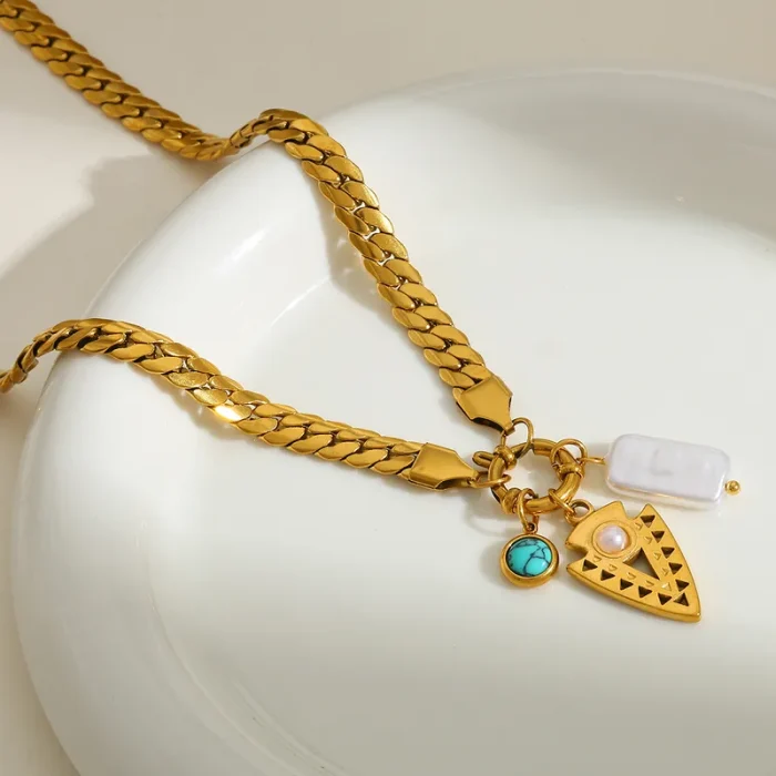 Κολιέ Snake Chain με Τριγωνικό Μενταγιόν και Τιρκουάζ Πέτρα - Χρυσό - Image 3
