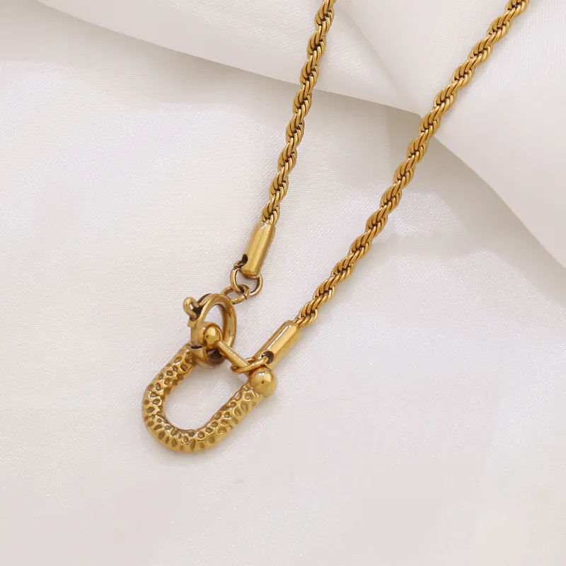 gunaikeio-kolie-atsalino-xriso-asimi-kosmima-online (159) Κολιέ Στριφτή Αλυσίδα με Σφυρήλατο Πέταλο - Χρυσό - Image 1