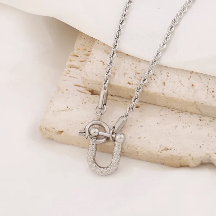 Κολιέ Στριφτή Αλυσίδα με Σφυρήλατο Πέταλο - Ασημί - Image 2