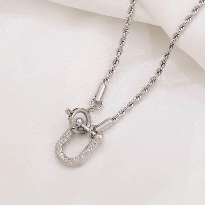 Κολιέ Στριφτή Αλυσίδα με Σφυρήλατο Πέταλο - Ασημί - Image 3