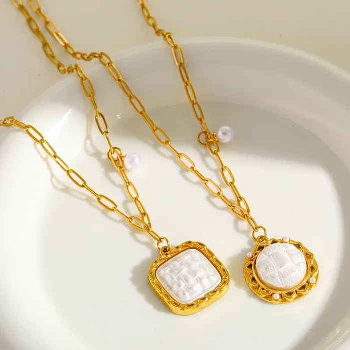 Κολιέ Αλυσίδα με Τετράγωνο Μενταγιόν από Λευκή Πέτρα Frame - Χρυσό - Image 2