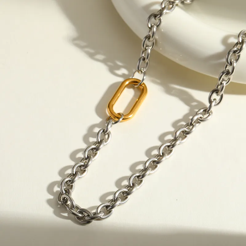 gunaikeio-kolie-atsalino-xriso-asimi-kosmima-online (50) Κολιέ Αλυσίδα με Χρυσό Οβάλ Κρίκο Olivia - Δίχρωμο - Image 1