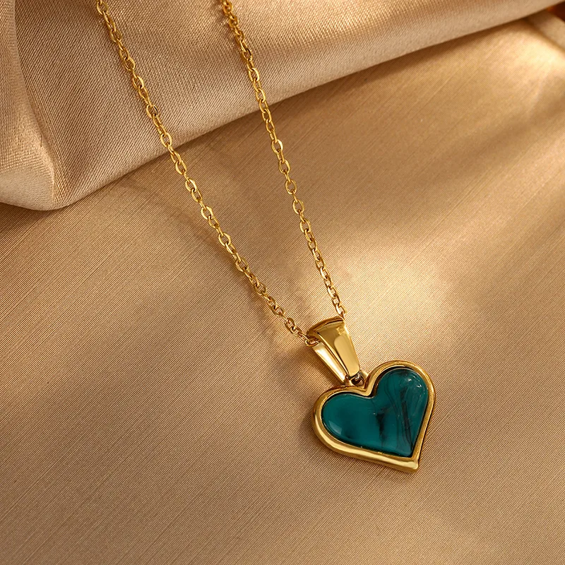 gunaikeio-kolie-atsalino-xriso-asimi-kosmima-online (85) Κολιέ Αλυσίδα με Κρεμαστή Σιέλ Καρδιά - Χρυσό - Image 1