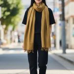 Γυναικεία Πασμίνα με Πλεξούδες στο Τελείωμα – Μουσταρδί