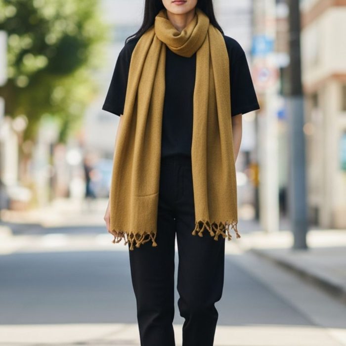 Γυναικεία Πασμίνα με Πλεξούδες στο Τελείωμα – Μουσταρδί - Image 2