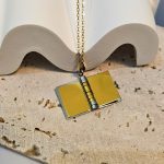 Κολιέ Λεπτή Αλυσίδα με Πλακέτα Book - Δίχρωμο