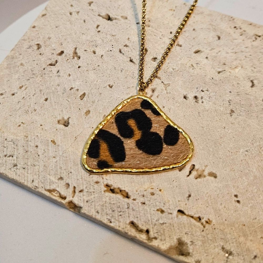 kolie-gunaikeio-kosmima-online-atsalino (9) Κολιέ Λεπτή Αλυσίδα με Λεοπάρ Μενταγιόν - Χρυσό - Image 1