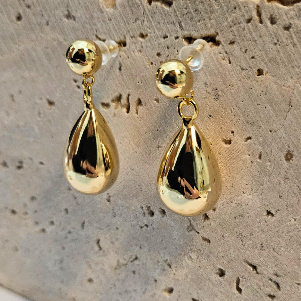 skoularikia-gunaikeia-atsalina-kosmima-online (30) Σκουλαρίκια Κουμπωτά Diana - Χρυσό - Image 1