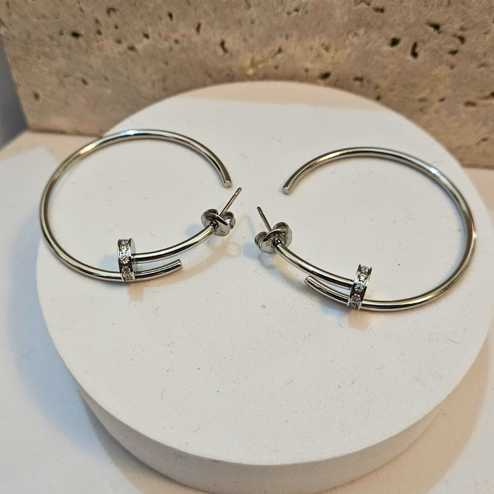 skoularikia-gunaikeia-atsalina-kosmima-online (36) Σκουλαρίκια Κουμπωτοί Κρίκοι Trinity - Ασημί - Image 1