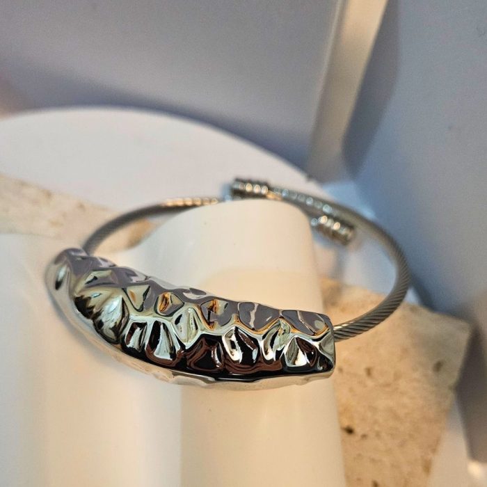 Βραχιόλι Open με Οβαλ Πλακέτα – Ασημί - Image 2