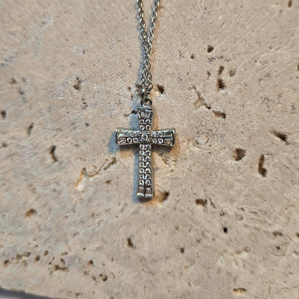 KOLIE-STAVROS-ATSALI-XRISO-ASIMI-KOSMIMA-ONLINE (21) Κολιέ Σταυρός Miriam με Στρας - Ασημί - Image 1