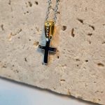 Κολιέ Σταυρός με Στρας στο Κρικάκι- Δίχρωμο